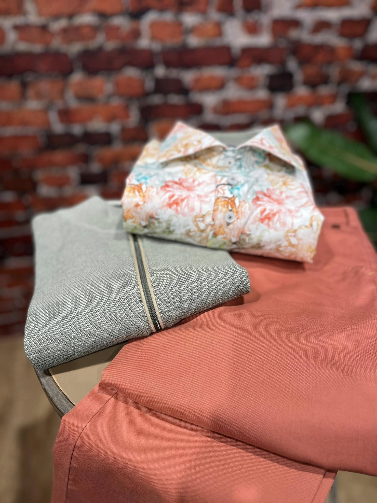 Vest broek en shirt bij bg herenmode Heemskerk